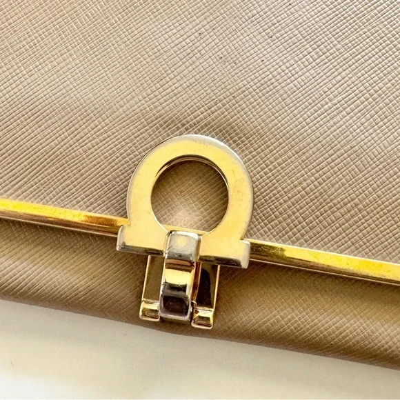 Salvatore Ferragamo Gancini Logo Beige Leather Long Continental Wallet - Picture 2 of 16